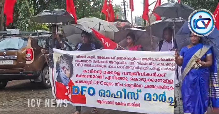 The Adivasi Kshema Samithi (Tribal Welfare Committee) organized a march to the Chalakudy DFO’s office, alleging that the state government-sanctioned land for the tribal communities of Veeran Kudi and Arekkap heights has been denied to them.
